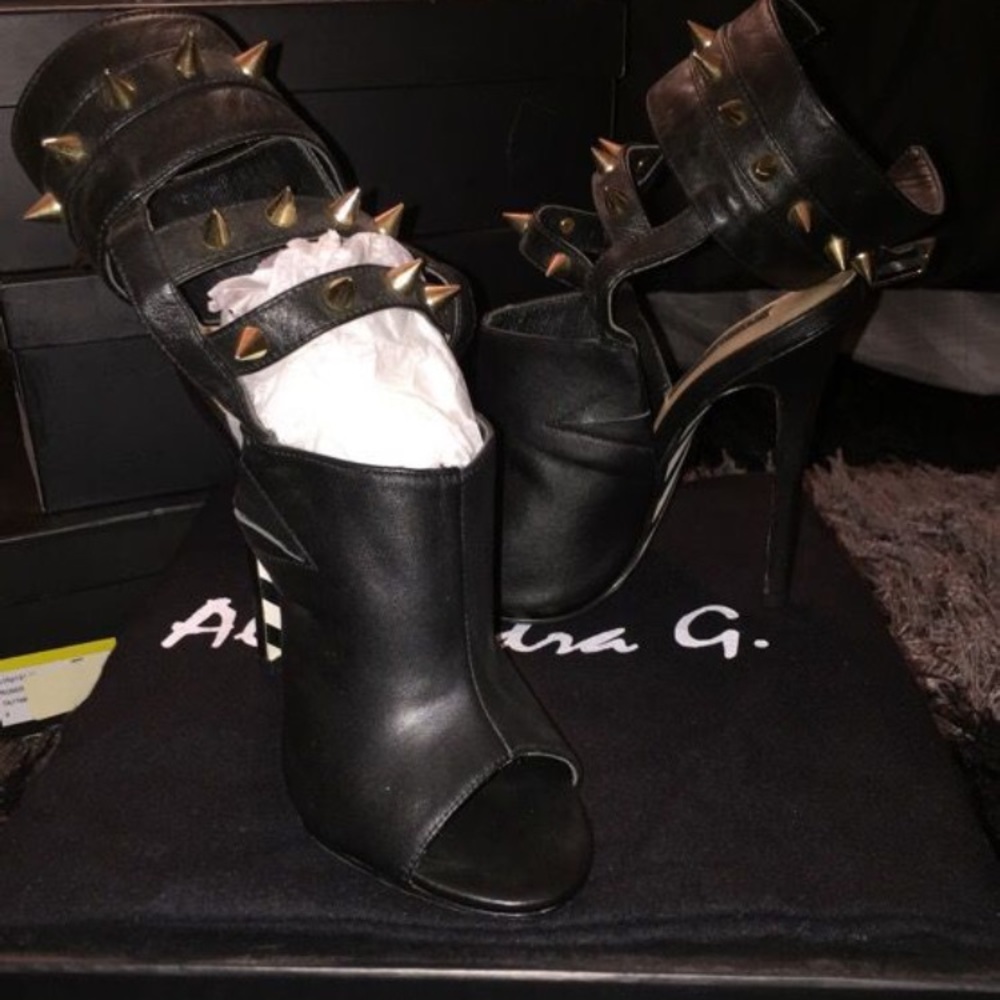 Alejandra G Heels